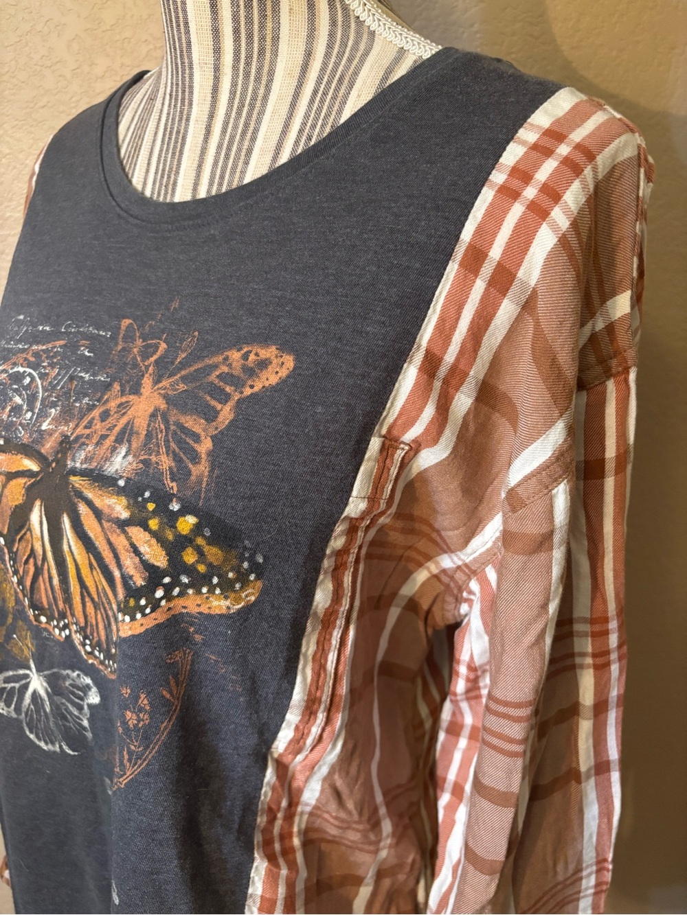Sonoma Top Medium Charcoal Gray Orange Monarch Butterfly Long Plaid Sleeves Soft - Picture 8 of 16